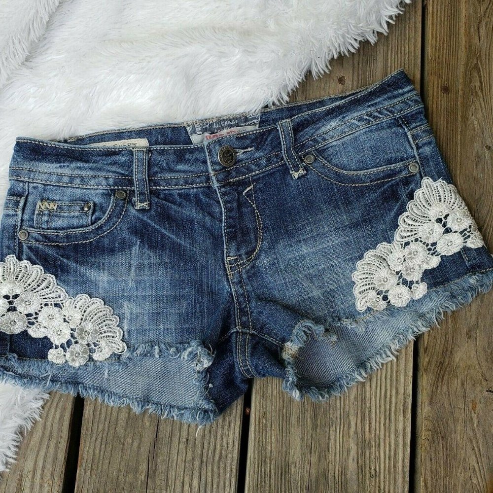 Hot Kiss Cici Cutoff Blue Jean Shorts Sz 7 / 29″ W - Picture 1 of 10